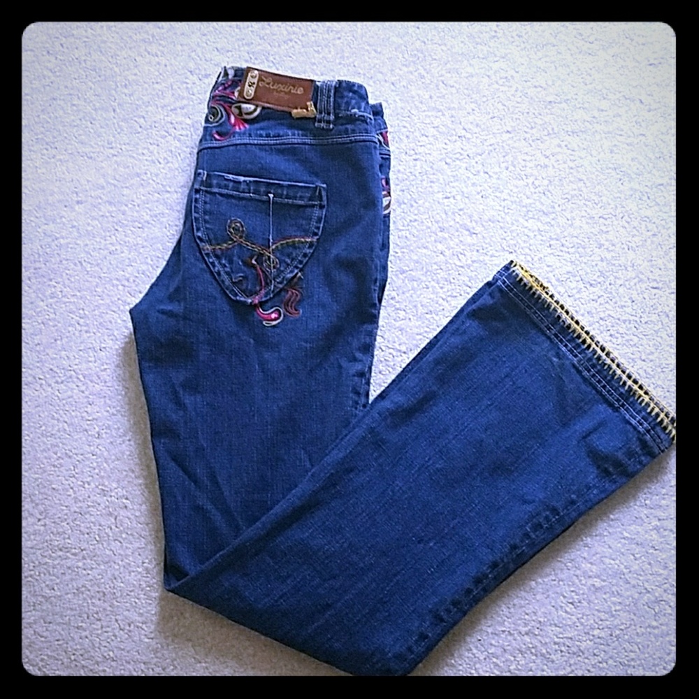 LUXIRIE BLUE JEANS WITH FLOWER AROUND THE WAIST